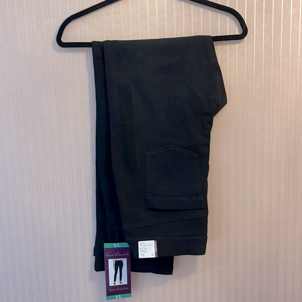 Gloria Vanderbilt black jeans